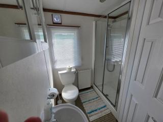 Meadow Lakes 71 - Golden Palm Resort - Pet Friendly - On site Swimming Pool - On site club house - Meadow Lakes Caravan Hire - Chapel Saint Leonards - 8