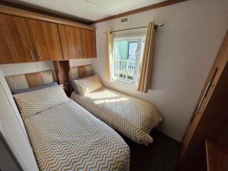 Meadow Lakes 71 - Golden Palm Resort - Pet Friendly - On site Swimming Pool - On site club house - Meadow Lakes Caravan Hire - Chapel Saint Leonards - 5