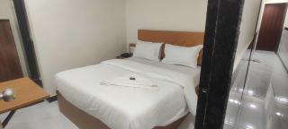 Hotel O The Hotel Palace - Mumbai - 0