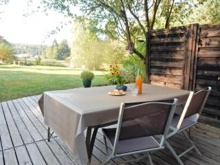 Holiday Home in Auvergne with Roofed Garden and Terrace - Calvinet - 4