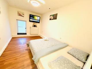 Spacious budget room with Private bathroom - 6