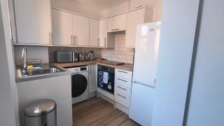 Mauve Modern 3-Bedroom Home in Newcastle - Elswick - 6