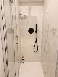 Contemporary Comfort in Genoa - Genova - 9