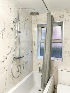 Folkestone Oasis - Central 2 Bedroom Apartment - Pets Welcome! - 1