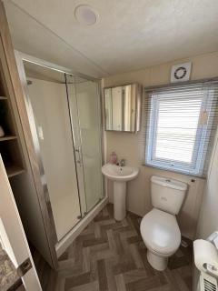 Sunnymede A5 with hot tub- Fantasy Island - pet friendly, WiFi, central heating - Meadow Lakes Caravan & Lodge Hire - Ingoldmells - 5