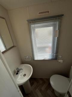 Sunnymede A5 with hot tub- Fantasy Island - pet friendly, WiFi, central heating - Meadow Lakes Caravan & Lodge Hire - Ingoldmells - 2