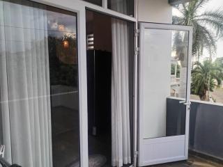 Beautiful Apartment in Albion in gated community with shared pool - - 7