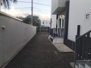 Beautiful Apartment in Albion in gated community with shared pool - - 2