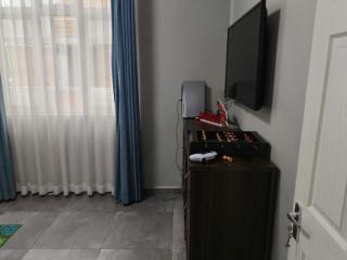 Beautiful Apartment in Albion in gated community with shared pool - - 8