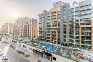 Studio with Pool and Community View, Near Soho Garden DXB and Meydan Golf Club, Azizi Riviera 43, Al Merkadh by Deluxe Holiday Homes - 2