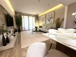 Reimagined 3BR Apartment in 5-star Resort - 4