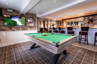 New Hobbit, stunning views, sleeps 42, Bar, Hot Tub - 0