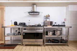 New Hobbit, stunning views, sleeps 42, Bar, Hot Tub - 9