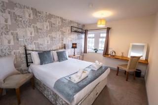 New Hobbit, stunning views, sleeps 42, Bar, Hot Tub - 2