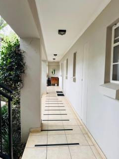 Sandton Luxe Suits - Johannesburg - 1