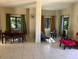 4-Bedroom Parakeet Hill B&B Eco Retreat, Eco Haven Await - Treasure Beach - 2