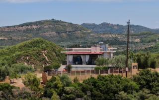 The Olympia Hillside Home - Archea Pissa - 8