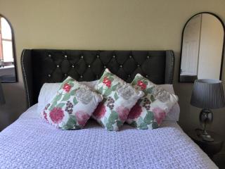 Stunning Fir Trees Corner 3 bedroom detached Executive house with free drive way parking for 2 vehicles 1 mile from M5 dogs welcome - Worcester - 8