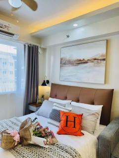 Chic & Cozy Studio with Balcony in Iloilo - 0