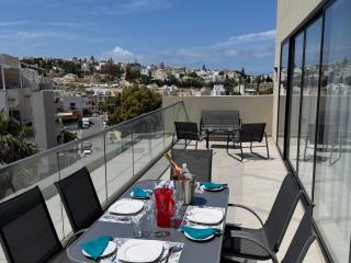 Bright and Modern 2 Bedroom Penthouse - 7
