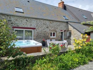 Au Mont De La Rive #Jaccuzi et Mont-Saint-Michel # - 0