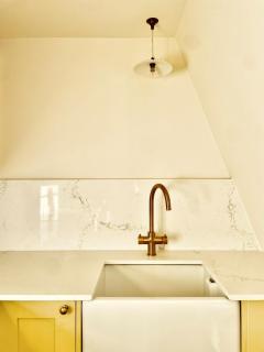 New King Street Suites - Apartment 3 - Bath - 9
