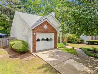 Charming Cottage and Loft, Home with Garage in Kennesaw - 8