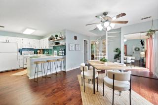 Charming Cottage and Loft, Home with Garage in Kennesaw - 4