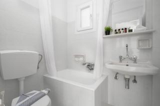 Eleni Rooms - Parikia - 3