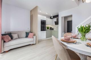 Świnoujście Cozy Apartment with Parking & Terrace by Noclegi Renters - Świnoujście - 0