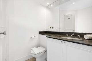 4-bedroom apartment in Limehouse - London - 8