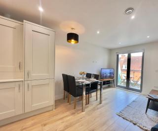 Luxury and modern two bedroom and two bathroom apartments Weybridge - 9