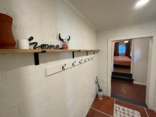 Santa Fe Inspired Bungalow- 5 minutes to downtown - Knoxville - 6