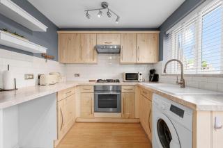 Stylish 3 Bedroom House Free Parking - Manchester - 9