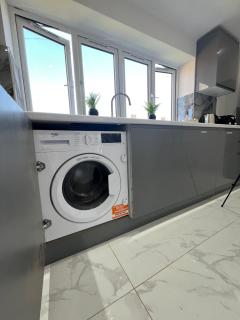 Brand New, Immaculate 3 Bed 3 Shower room House - Cheshunt - 2