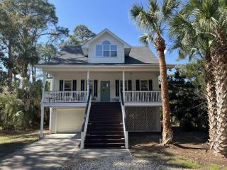 Beautifully appointed 3-Bed, 25-Bath Home, Great Location near Beach & Club - Fripp Island - 0