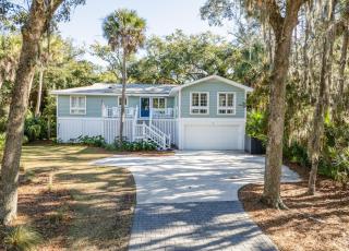 Beautifully Updated, Dog Friendly 4-Bed, 4-Bath Home near Beach - Fripp Island - 0