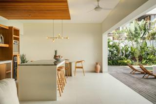 Villa KOMOREBI - Modern & Luxury 3BR - Central Canggu Beach - Canggu - 9