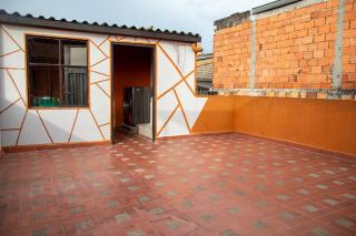 Habitación Privada en Kzona, Cerca al aeropuerto, Ideal para Escalas y Trámites - Bogotá - 2