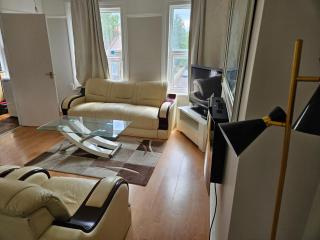 Cosy Flat with private entrance near East Croydon - 9