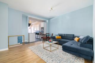 Charming 2-Bed Flat with Private Garden - 0