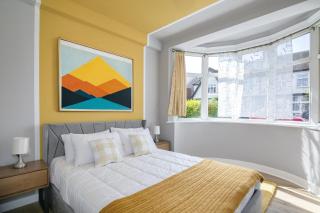 Charming 2-Bed Flat with Private Garden - 3