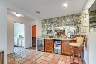 2 Mi to Dtwn Spacious Angleton Home with Courtyard! - 4