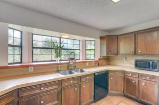 2 Mi to Dtwn Spacious Angleton Home with Courtyard! - 1