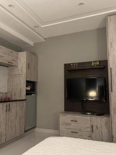 Elegant and Inviting, Studio Apartment - Lahore - 4