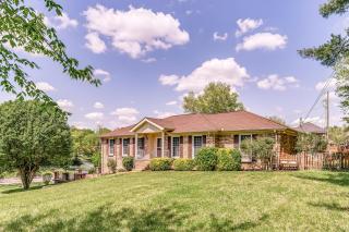 The Chestnut Cottage by Stay Local Nashville - Brentwood - 1