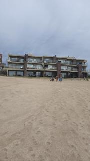 Departamento con salida directa a la playa - 8