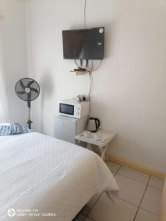 Oasis Paradise Guest House - Mahikeng - 2