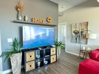 Contemporary East Loft in Historic Niagara - 3