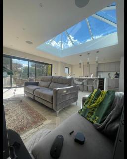 Thelodger - Bushey - 2